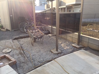 茨城県取手市Ｍ様邸カーポートセルフィひとと木２目隠しフェンス人工芝