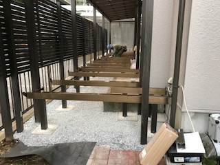 千葉県松戸市Ｍ様邸タカショーＳポーチ・ＬＩＸＩＬ樹ら楽ステージ（木彫）施工