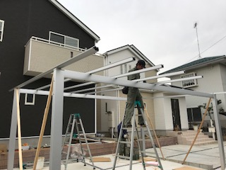 茨城県龍ヶ崎市建売現場カーポートスカイリード2台用両側支持タイプ施工