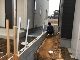 茨城県取手市Ｉ様邸新築外構工事ブロック積みフェンス駐車場土間コンクリート打設樹脂ウッドデッキ