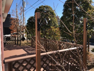茨城県牛久市Ｋ様邸天然木から樹脂へ樹脂ウッドデッキひとと木２目隠しフェンスマイティウッドフェンス